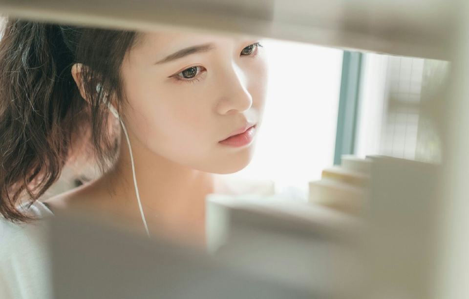 “岳父病了？要不我陪夫人去一趟？”刘璝有些讶然道。